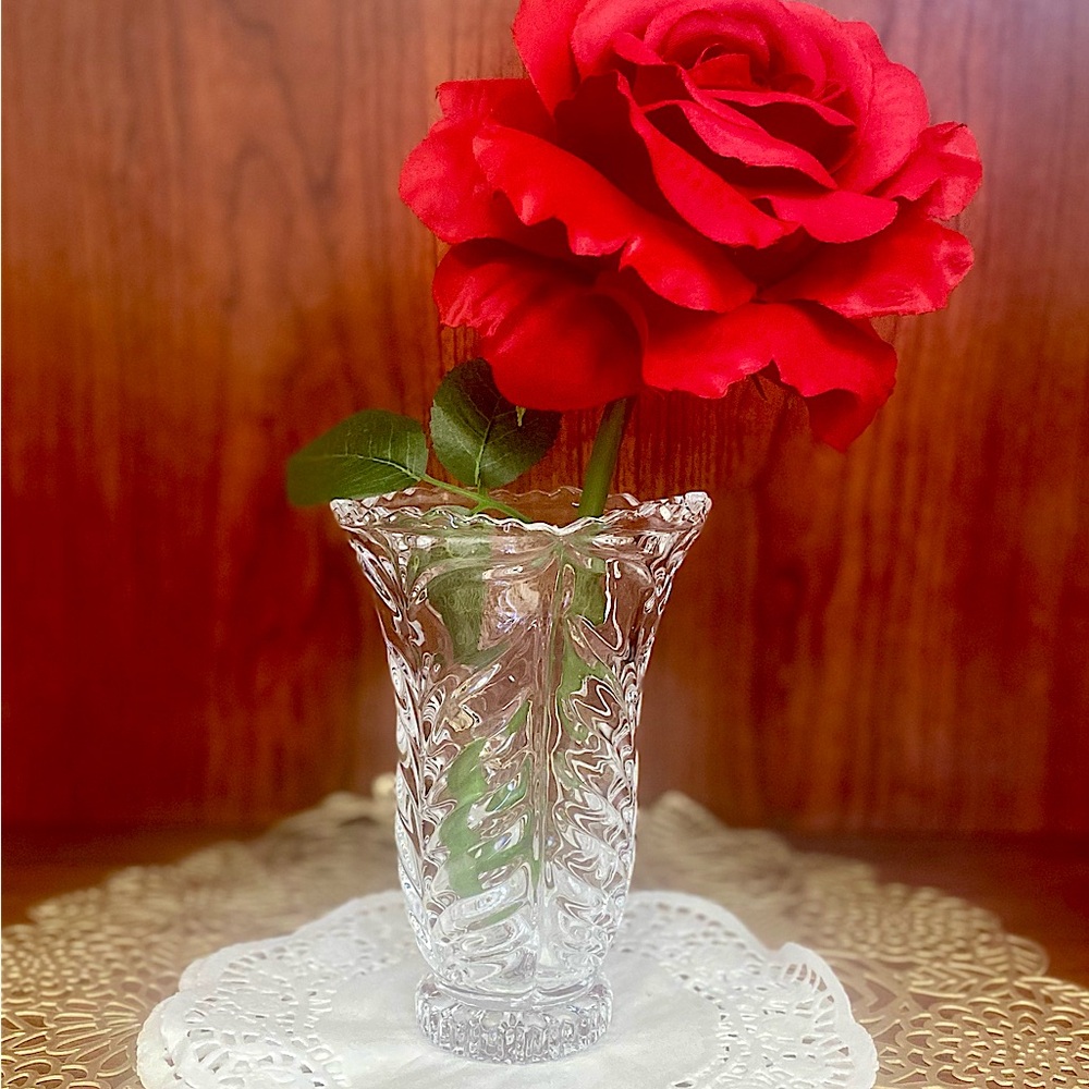 Elegant Fine Crystal Vase 🌹